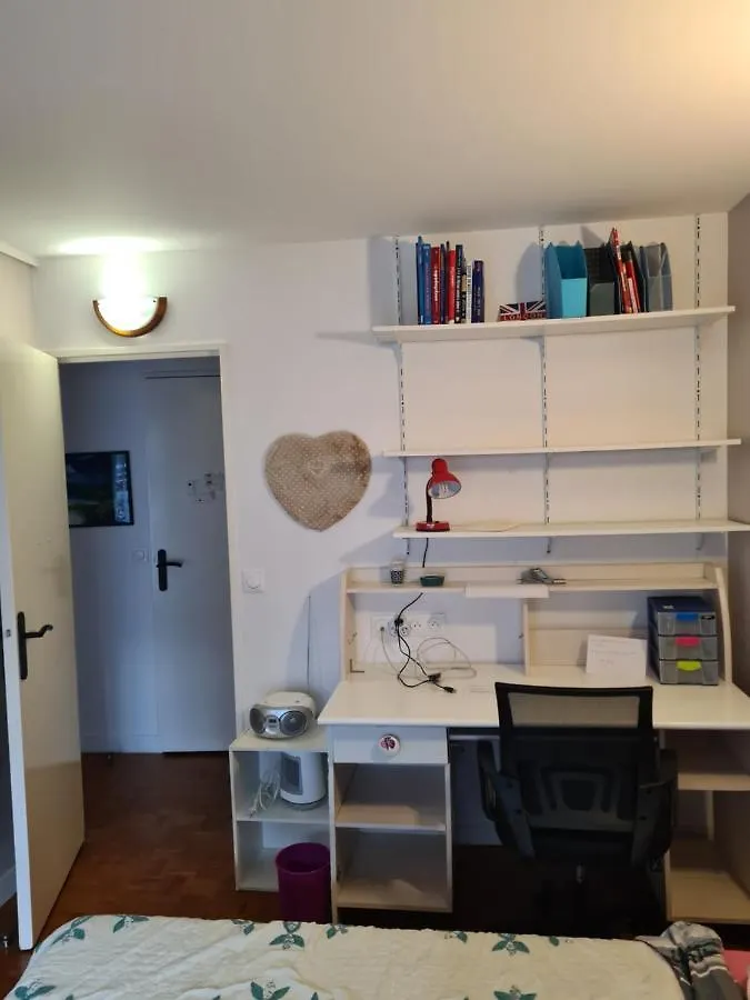 Chambre De 11 M2 Avec Balcon París 0*,  Francia