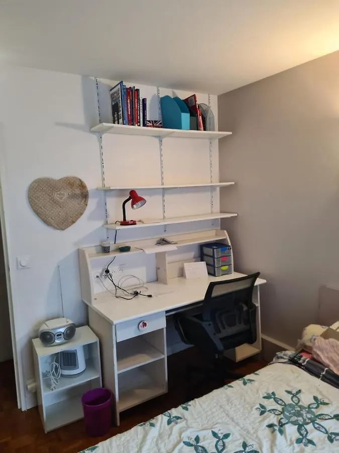 Chambre De 11 M2 Avec Balcon Paris Homestay